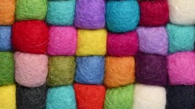 renkli yün topları kapat