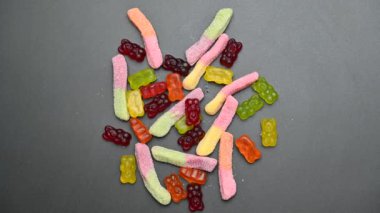 Jelibon şekerlemeleri yakından dönüyor.