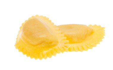 Beyaz arka plan üzerinde İtalyan Mantısı