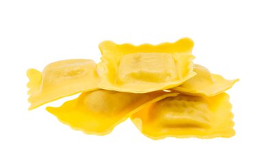 Beyaz arka plan üzerinde İtalyan Mantısı