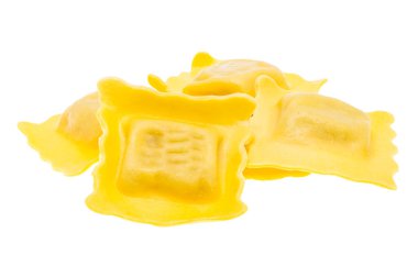 Beyaz arka plan üzerinde İtalyan Mantısı