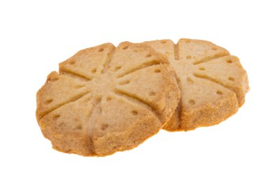 Beyaz arkaplanda izole edilmiş tereyağlı kurabiyeler