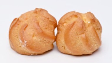 beyaz arkaplanda yuvarlak eklerName