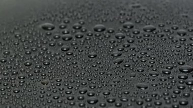 Siyah arkaplanda su damlacıkları