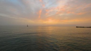 Yunanistan 'da gün doğumunda deniz manzarası