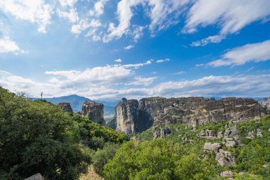 Yunanistan 'da Meteora kayalarının manzarası