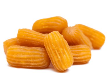 Beyaz arkaplanda Tulumba doğulu tatlı