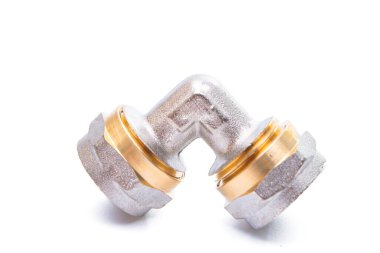 beyaz arkaplanda izole edilmiş su bağlantısı muslukları