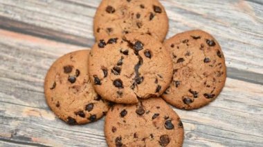 zemin üzerine çikolatalı kurabiye