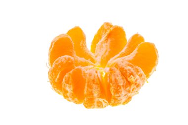 Mandalinalar beyaz arkaplanda izole edilmiş