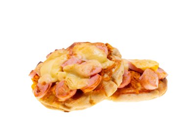 pitta beyaz arka planda izole sosis