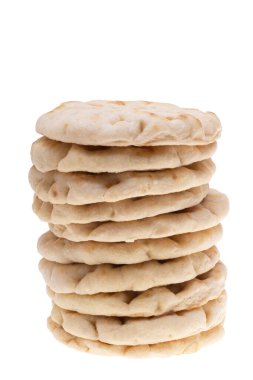 Yunan yassı ekmeği Pita beyaz arkaplanda izole edildi