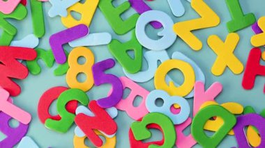 Sayıların arkaplanı ve İngilizce harflerin yakın plan