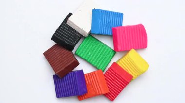 Renkli plastiğin yakın çekim parçaları.