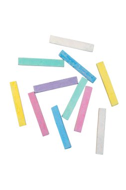 Beyaz arkaplanda izole edilmiş renkli tebeşir