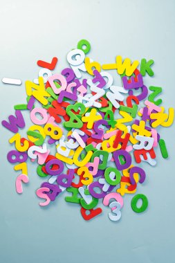 Sayıların arkaplanı ve İngilizce harflerin yakın plan
