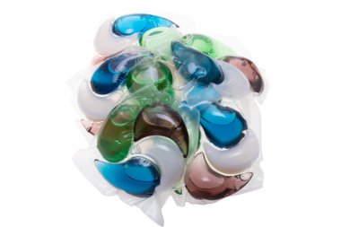 çamaşır kapsülleri beyaz arkaplanda izole