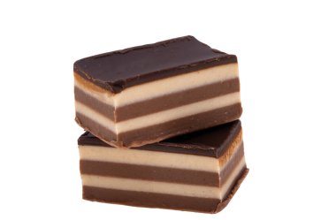 Beyaz arka planda izole çikolatalar