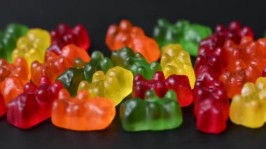 Jelibon ayıcıkları videoyu kapatır