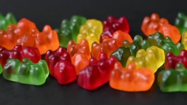 Jelibon ayıcıkları videoyu kapatır