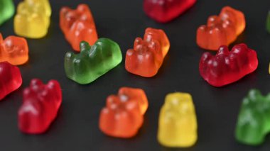 Jelibon ayıcıkları videoyu kapatır