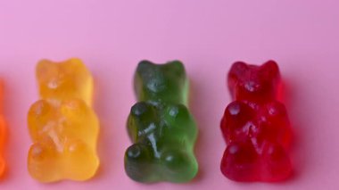 Jelibon ayıcıkları videoyu kapatır