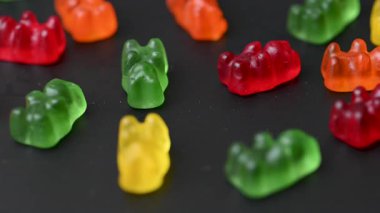 Jelibon ayıcıkları videoyu kapatır