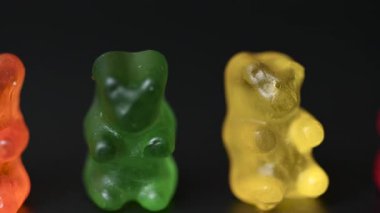 Siyah arkaplanda video jelibonları