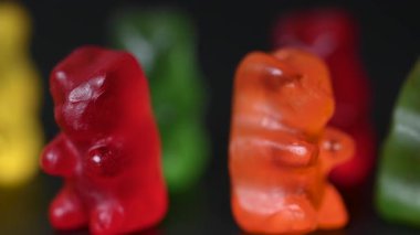 Siyah arkaplanda video jelibonları