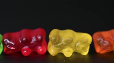 Siyah arkaplanda video jelibonları