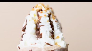 Dondurma külahı videoyu kapat