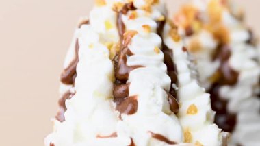 Dondurma külahı videoyu kapat