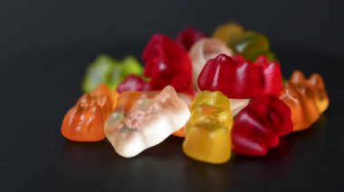 Video sakızlı meyve ayıları yaklaşıyor.