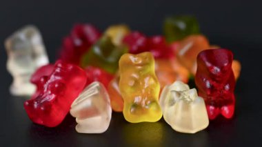 Video sakızlı meyve ayıları yaklaşıyor.