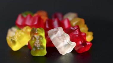 Video sakızlı meyve ayıları yaklaşıyor.