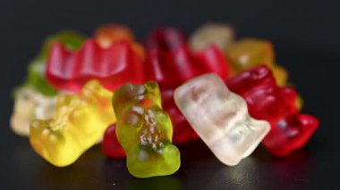 Video sakızlı meyve ayıları yaklaşıyor.