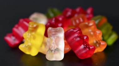 Video sakızlı meyve ayıları yaklaşıyor.