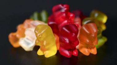 Video sakızlı meyve ayıları yaklaşıyor.