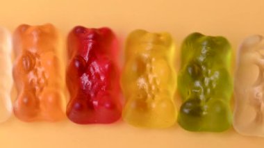 Video sakızlı meyve ayıları yaklaşıyor.