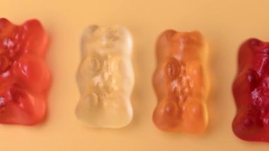 Video sakızlı meyve ayıları yaklaşıyor.