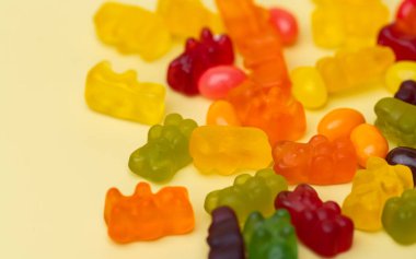 Jöleli meyve şekerlemeleri yaklaşır