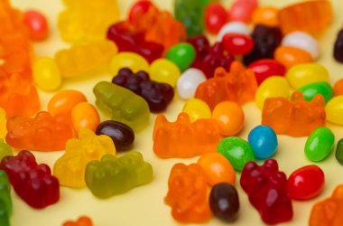 Jöleli meyve şekerlemeleri yaklaşır