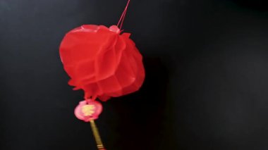 Siyah arka planda Çin kırmızı fenerlerinin videosu