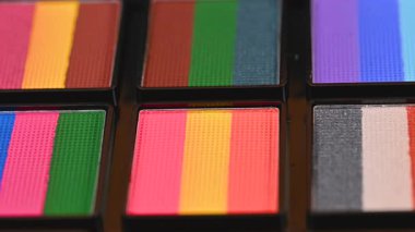 Renkli suluboya resimlerinin videosu yakın plan