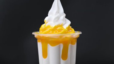 Mango soslu Amerikan dondurması videosu.