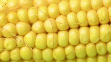 Sarı taze mısırın videosu.