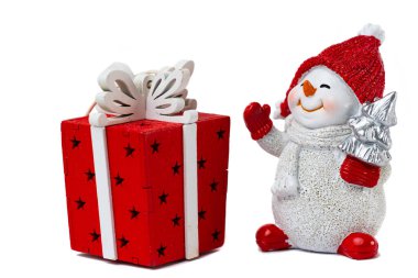 Beyaz arka planda izole edilmiş komik Noel Kardan Adam