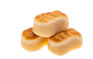 İspanyol marzipani beyaz arkaplanda izole edildi