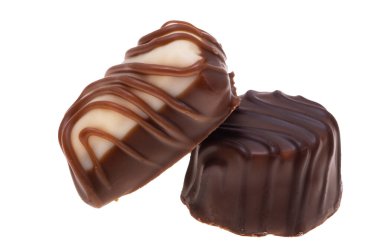 Beyaz arka planda izole çikolatalar