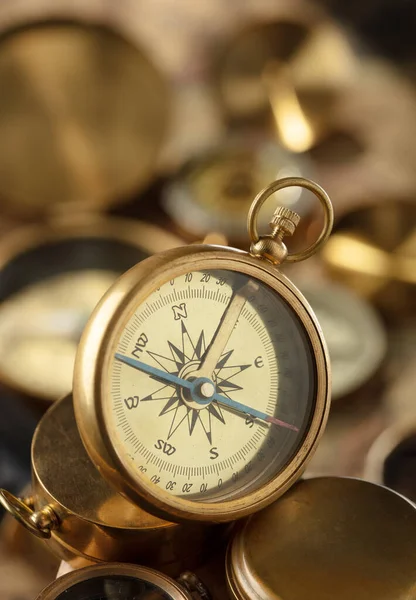 Närbild Antik Mässing Kompass Royaltyfria Stockbilder